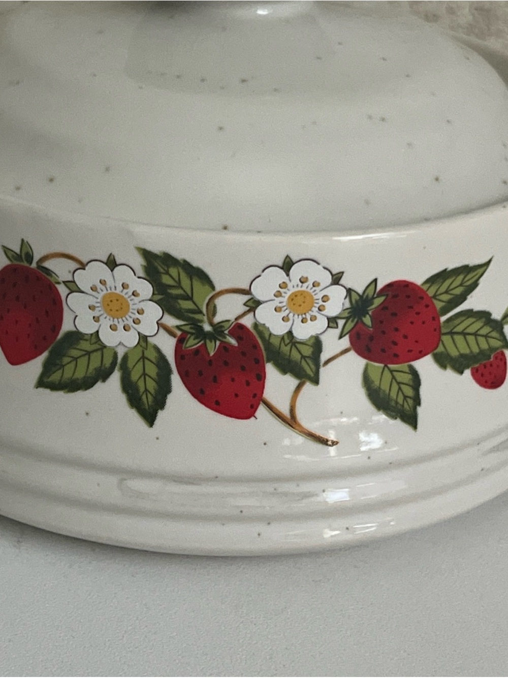 Sheffield Strawberries 'n Cream lidded crock Baking Stoneware Cottagecore granny - Picture 3 of 8